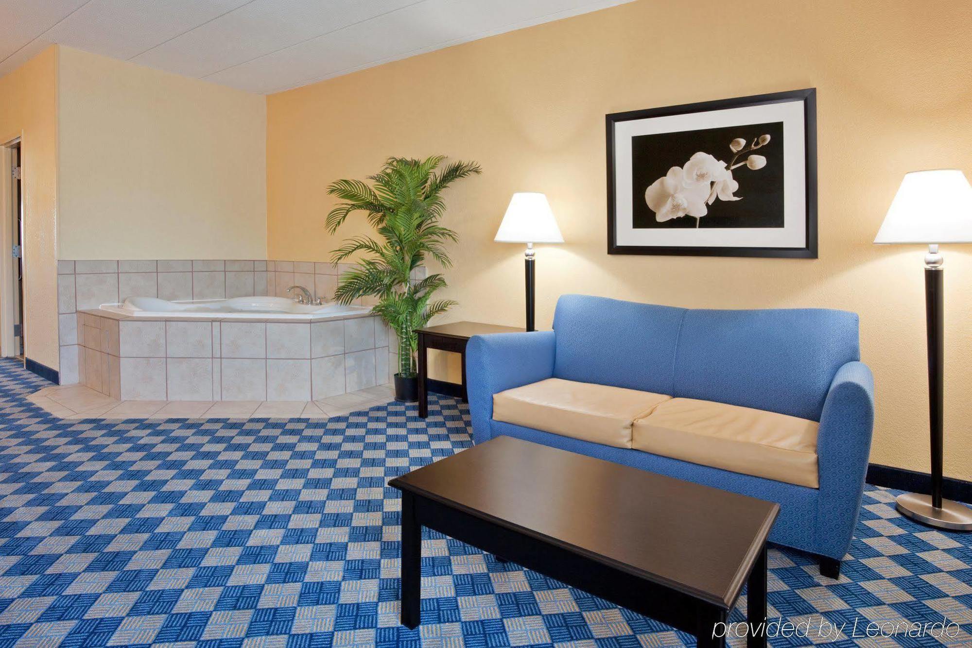 Holiday Inn Columbus North I-270 Worthington Esterno foto